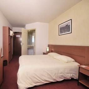 Nuit et petit-déjeuner en 2 étoiles à deux pas de Reims - Tip Top Hotel Reims