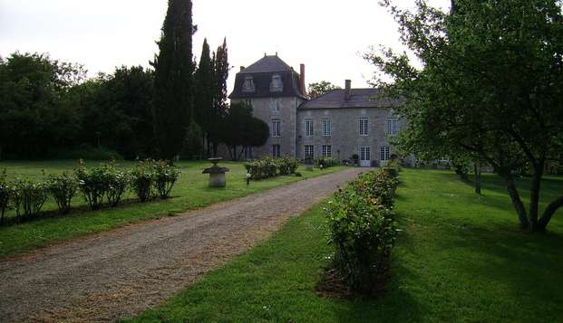hotel Hostellerie Château Sainte Catherine Montbron (16)