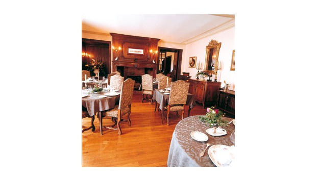 hotel Hostellerie Château Sainte Catherine Montbron (16)