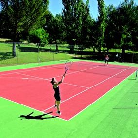Domaine du Château Laval_court de tennis