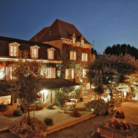 Hostellerie du Passeur_façade nuit