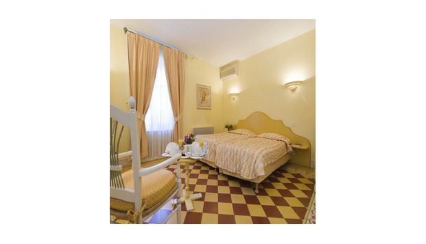 hotel Hôtel l'ArénaFréjus (83)