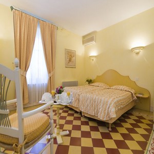 hotel Hôtel l'ArénaFréjus (83)