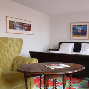 BW_Art_Hotel_room.jpg BW_Art_Hotel_room.jpg