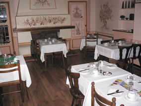 Hôtel des Pins_Salle de petit déjeuner