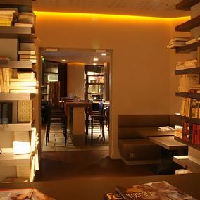 Central Hôtel Kyriad_Bibliothèque