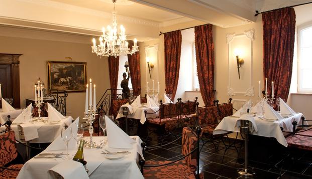 hotel Schlosshotel Burghaus KronenburgKronenburg