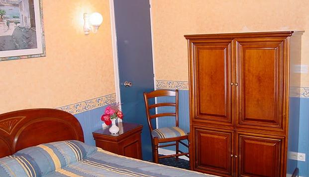 hotel Hôtel Les 13 AssiettesLe Val-Saint-Père (50)