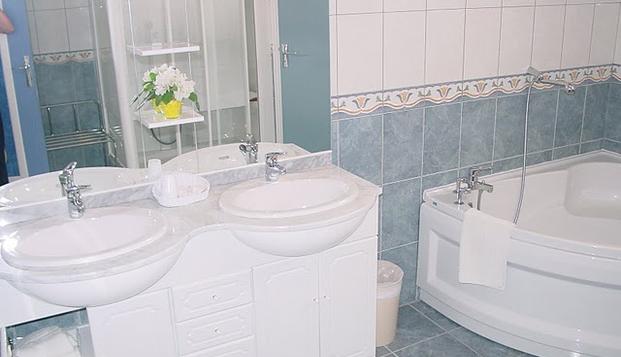 hotel Hôtel Les 13 AssiettesLe Val-Saint-Père (50)