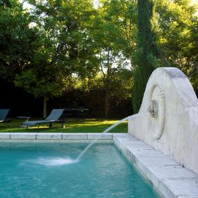 Oustau de Baumanière_Piscine extérieure