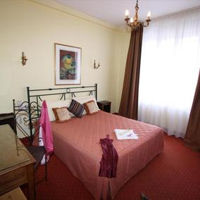 Grand Hôtel Raymond IV_chambre jaune