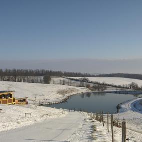 Domaine d'Escapa_vue lac sous la neige
