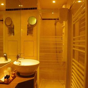 Hôtel Poussin_salle de bain