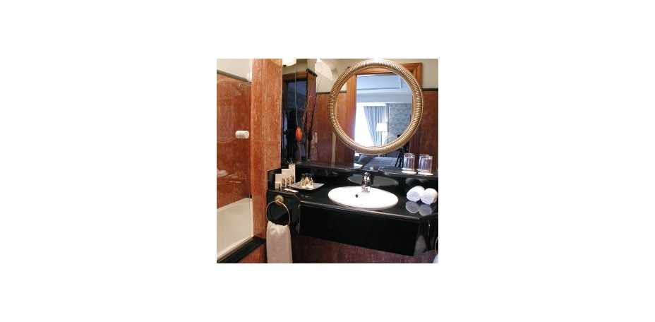 Izan Avenue Louise - 
