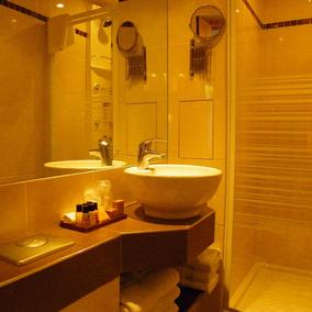 Hôtel Poussin_salle de bain