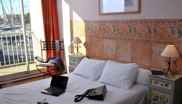 hotel Hôtel du PortGruissan (11)