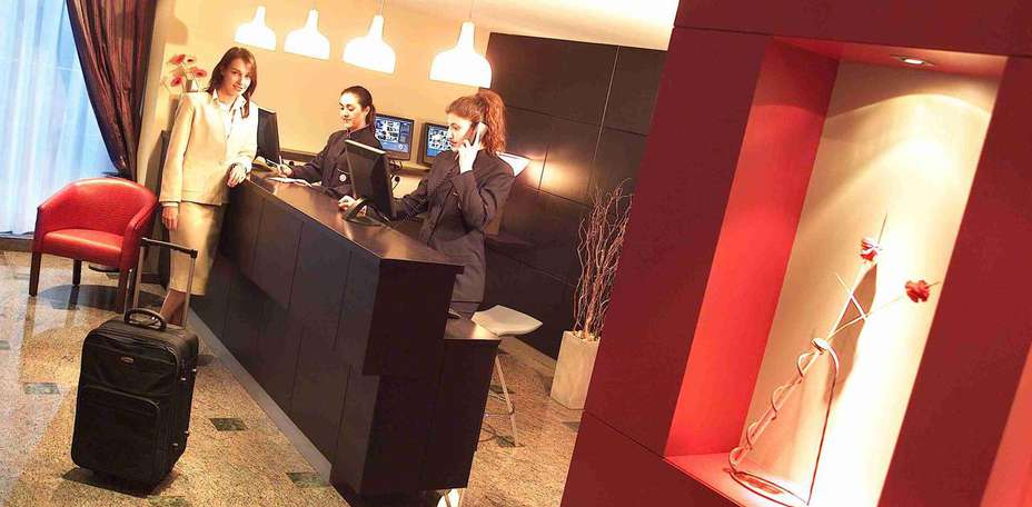 Hotel Carlton Plaza - 
