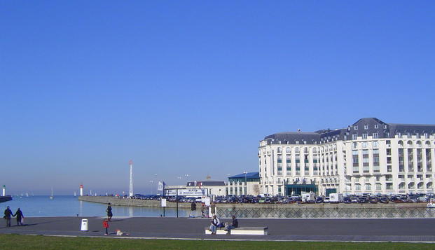 hotel Hôtel du Soleil le Beach HôtelTrouville (14)