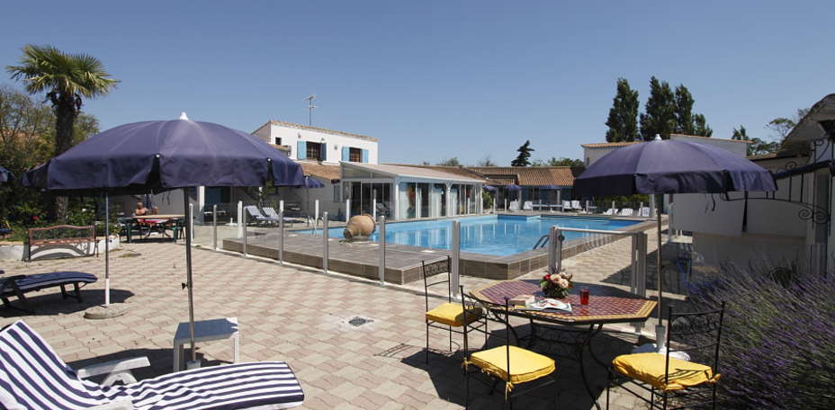 Auberge La Lagune - Piscine ext&eacute;rieure