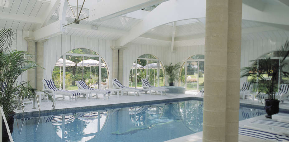 Domaine De Fompeyre - Piscine intérieure