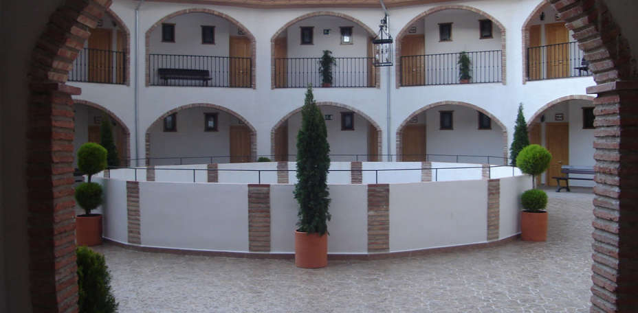 Hotel Almoratin - Patio