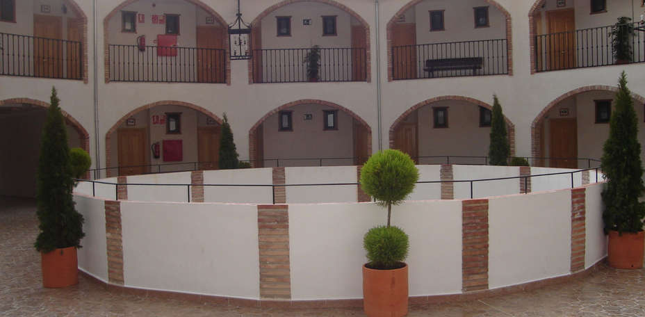 Hotel Almoratin - Patio