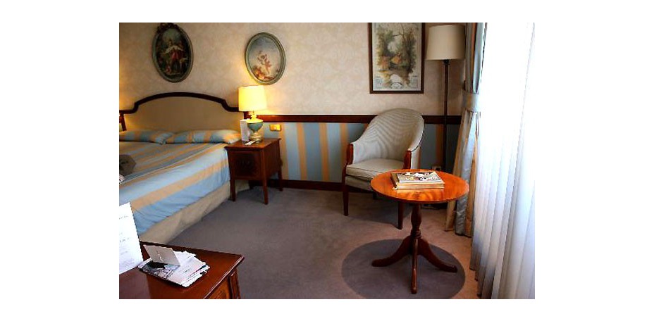 Izan Avenue Louise - 