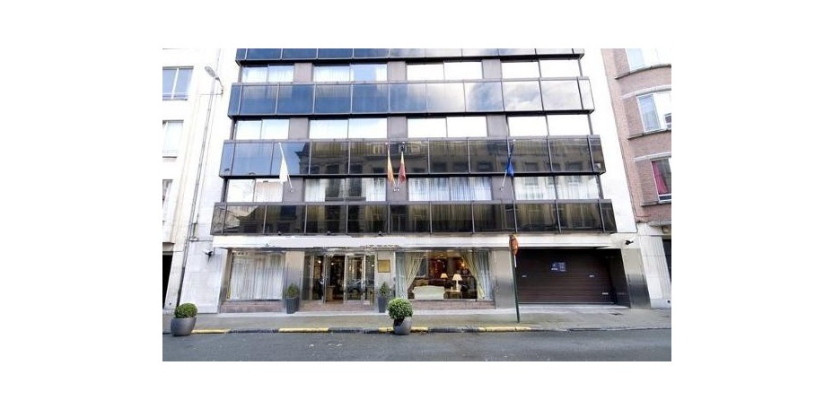 Izan Avenue Louise - 