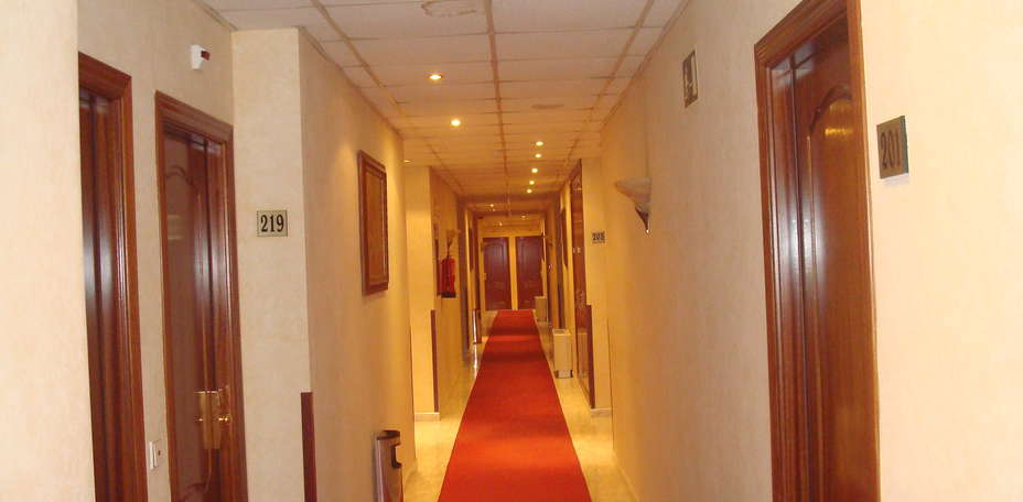 Hotel Roma Aurea - 