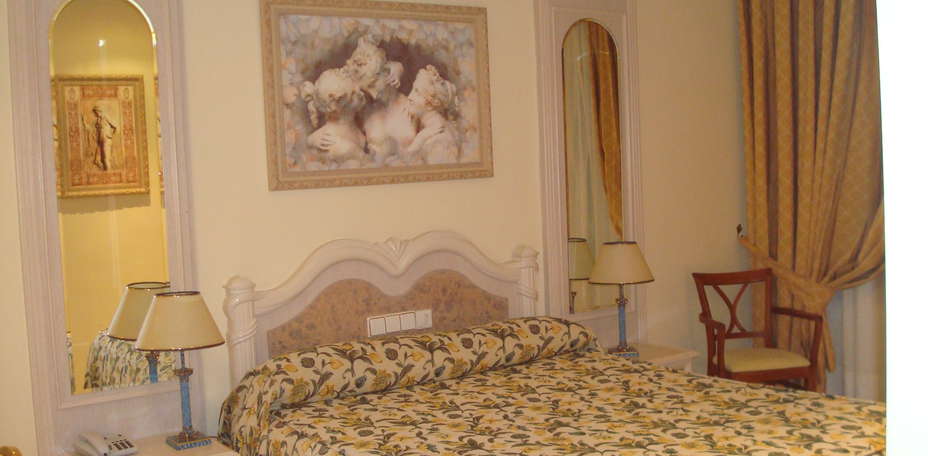 Hotel Roma Aurea - 