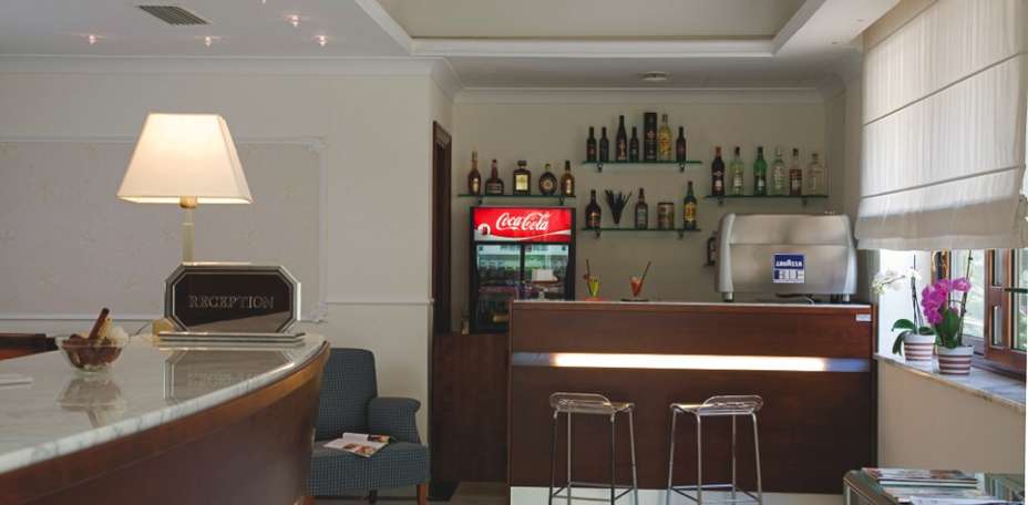Andris Hotel - 