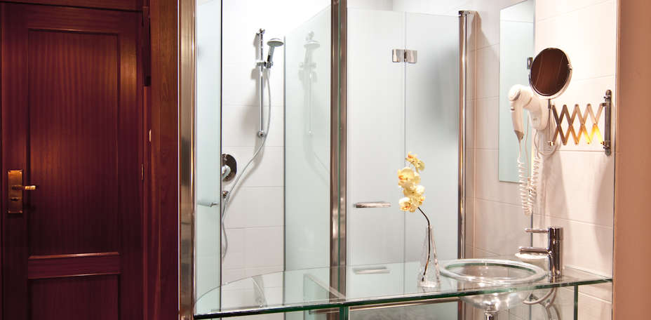Hotel Don Juan de Austria - Salle de bain standard