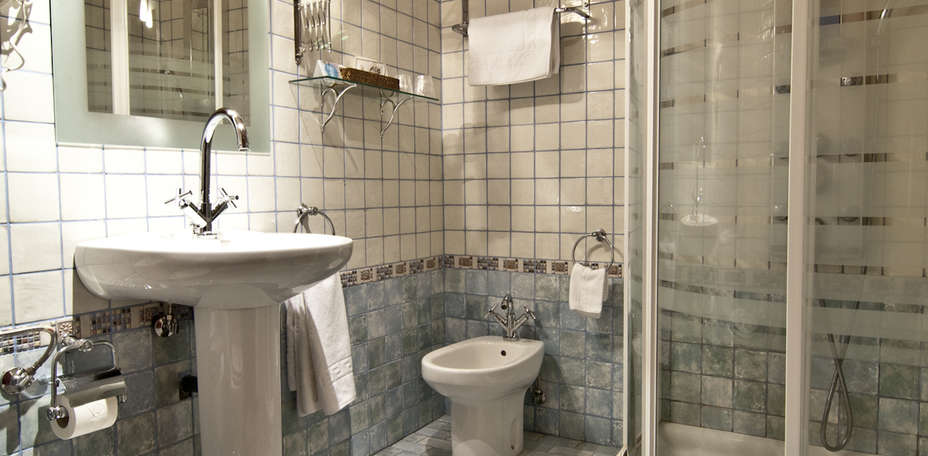 Hotel Don Juan de Austria - Salle de bain standard