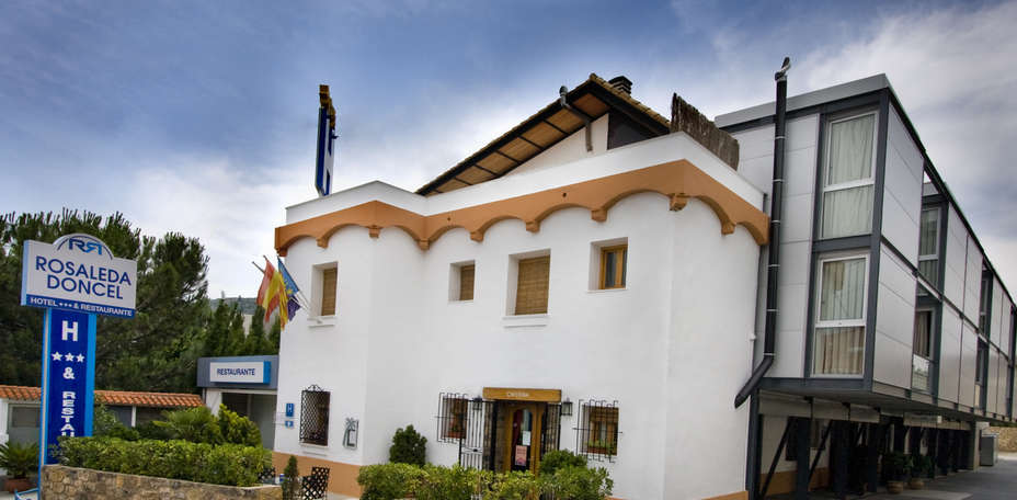 Hotel Rosaleda Doncel - Façade