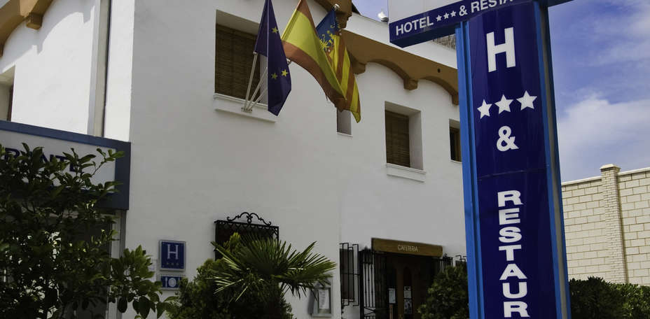 Hotel Rosaleda Doncel - Façade