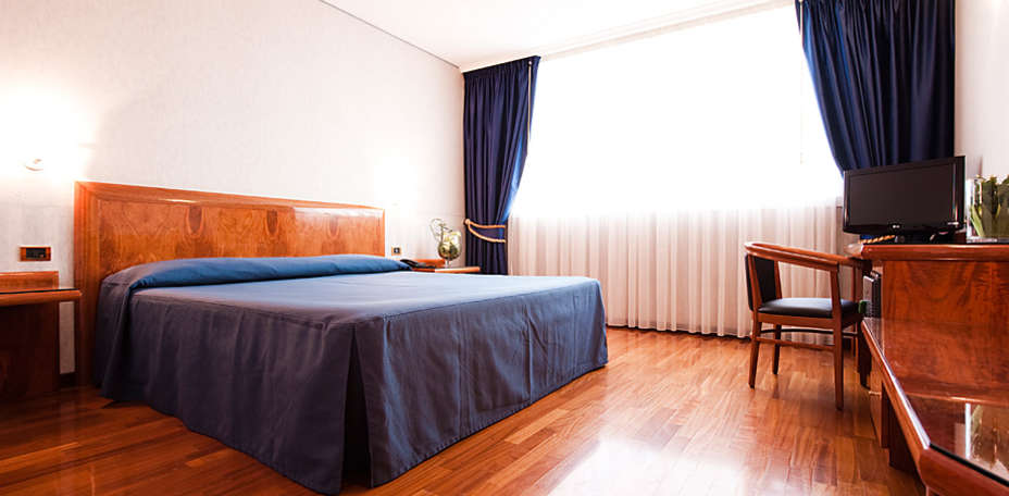 Montresor Hotel Tower - 