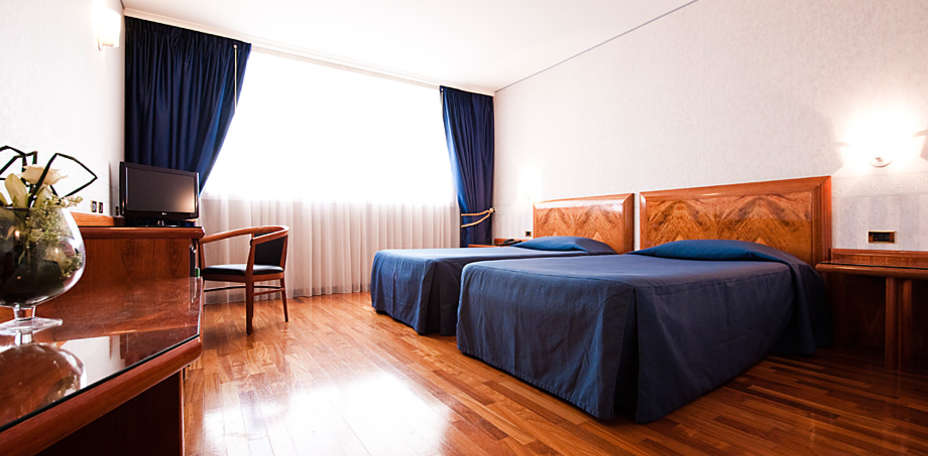 Montresor Hotel Tower - 