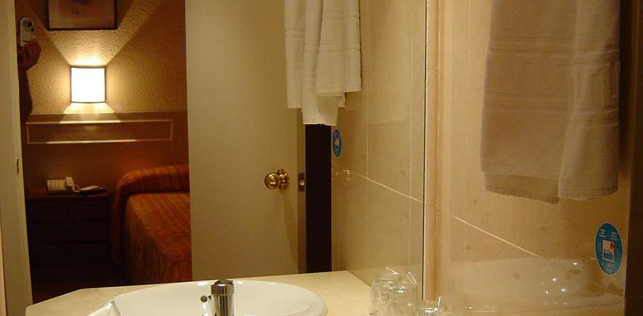 Hostal Laris - Salle de bain standard
