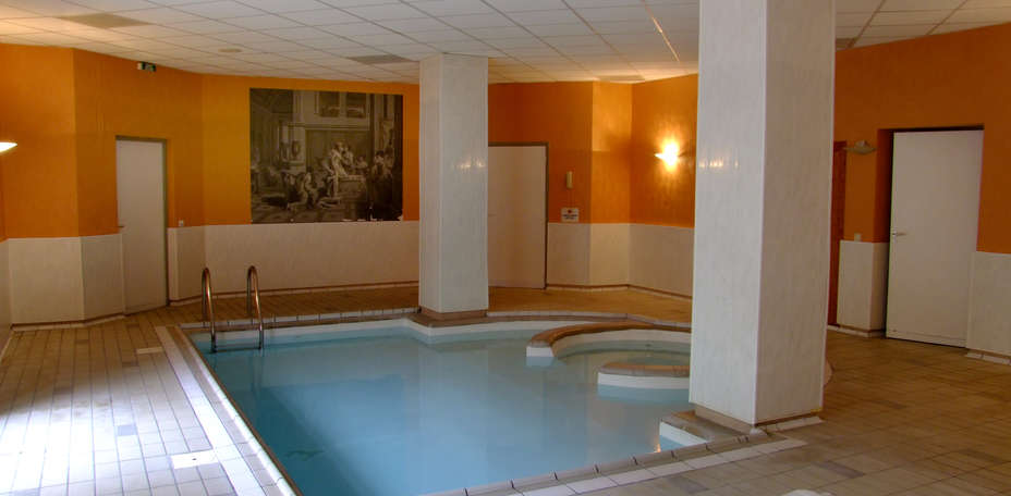 Les Bains Romains Saint-Nectaire - Bain bouillonnant