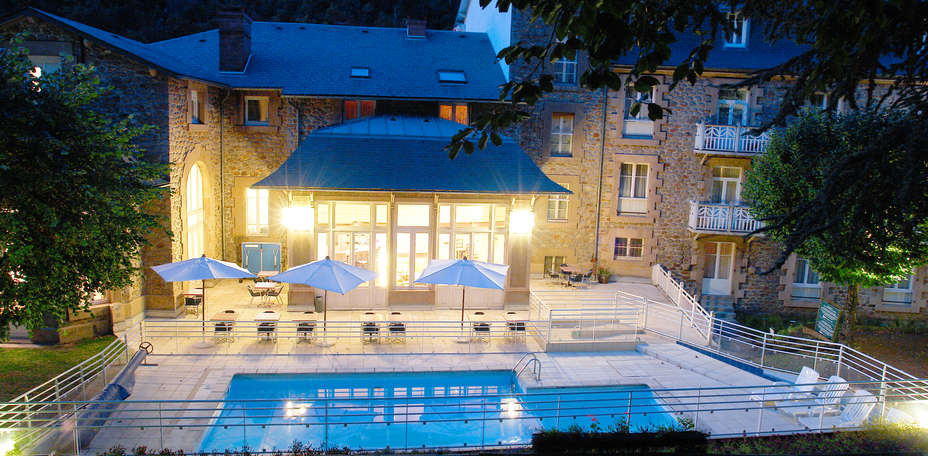 Les Bains Romains Saint-Nectaire - Piscine extérieure