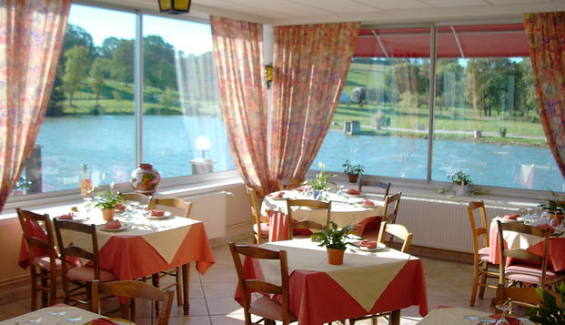 hotel Hôtel du Lac de la MezelleBourbonne-les-Bains (52)