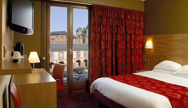 hotel Hôtel de la Tour MajeRodez (12)