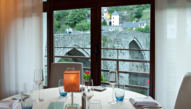 hotel Hôtel la RivièreEntraygues sur Truyère (12)