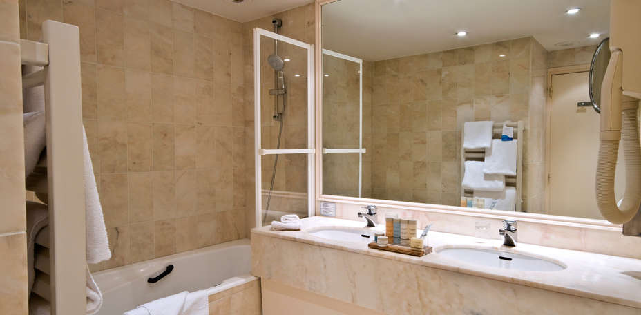 GOLDEN TULIP Aix-les-Bains - Salle de bain