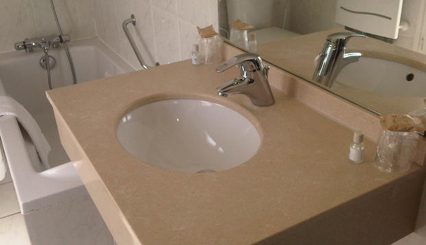 hotel Hôtel Mona LisaNéris les Bains (03)