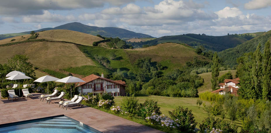 Auberge Ostapé - Piscine ext&eacute;rieure