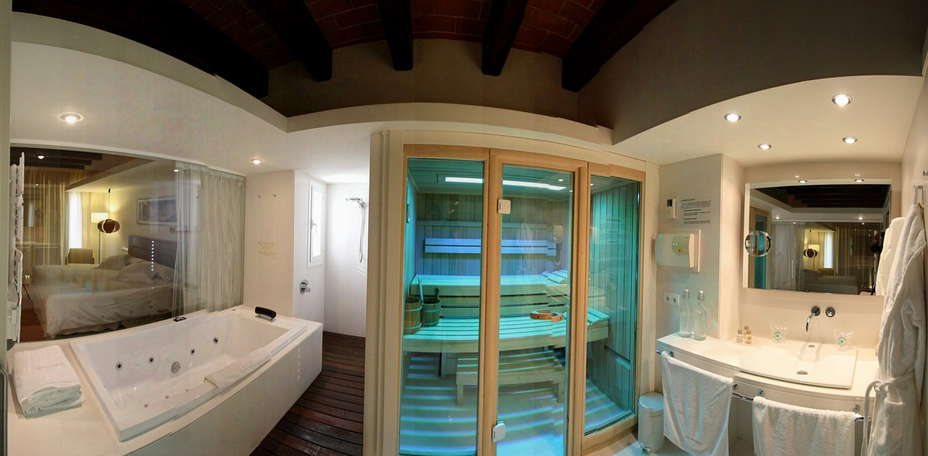 Hotel Tancat de Codorniu - Salle de bain sup&eacute;rieure
