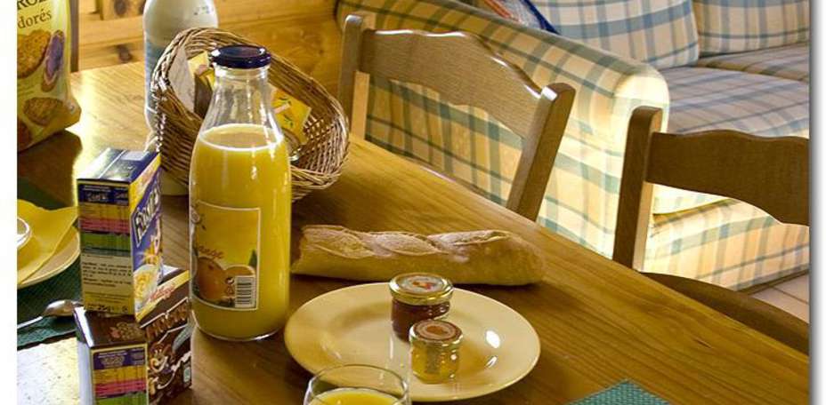 Résidence Grand-Bois Magny-Cours - Petit déjeuner en chambre