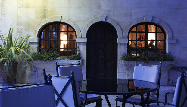 hotel Oustau de BaumanièreLes Baux de Provence (13)