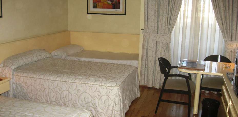 Hotel AR Parquesur - 